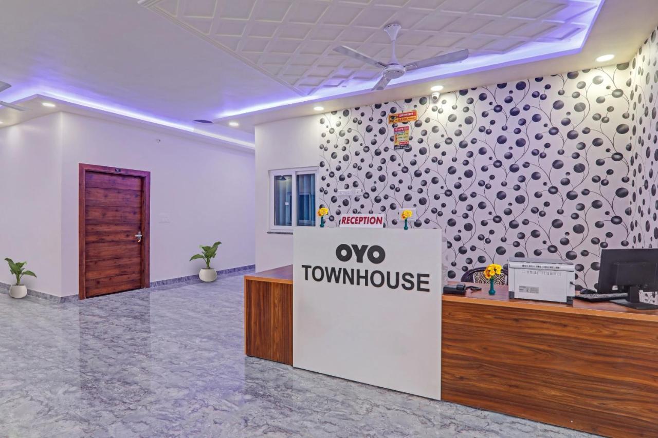 Townhouse P.S.Palace Near Amausi Metro Station Lucknow Exterior photo