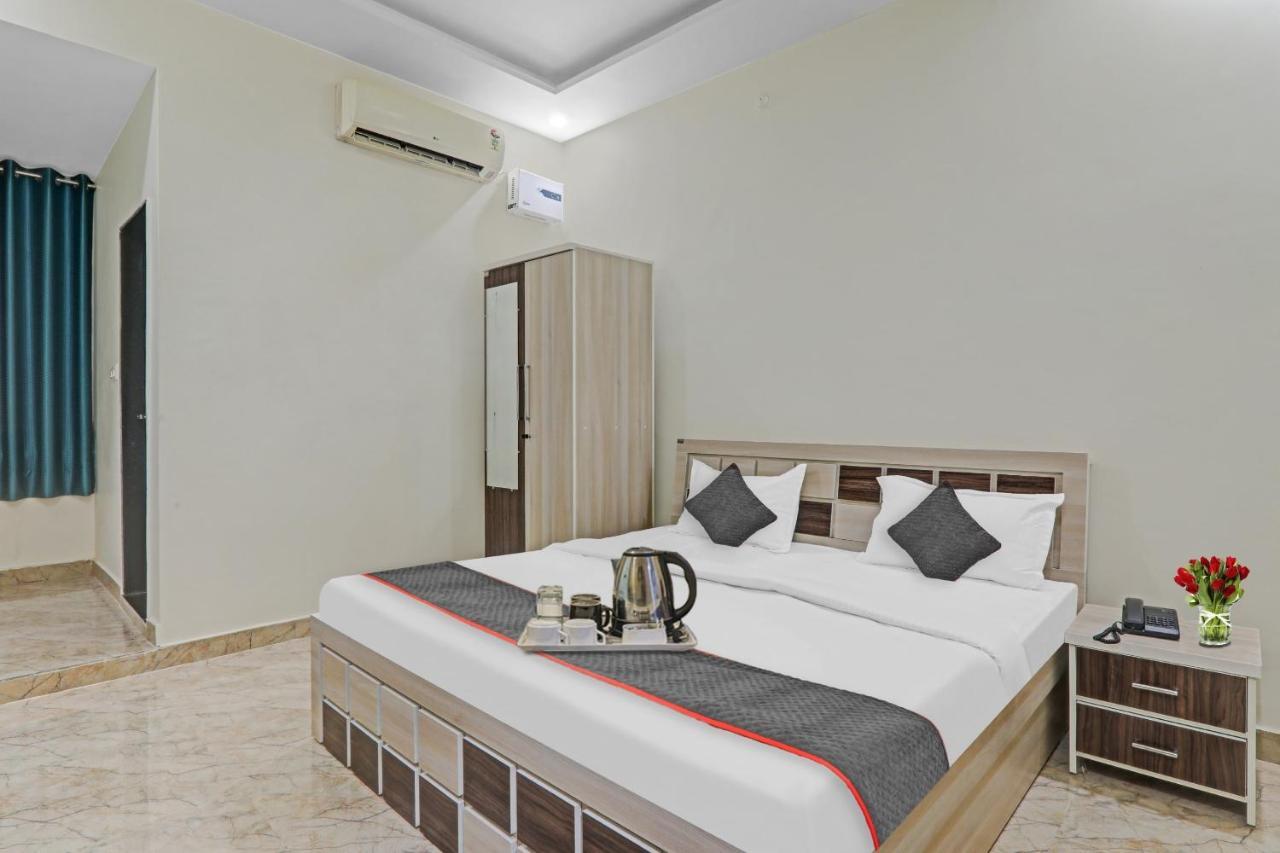 Townhouse P.S.Palace Near Amausi Metro Station Lucknow Exterior photo