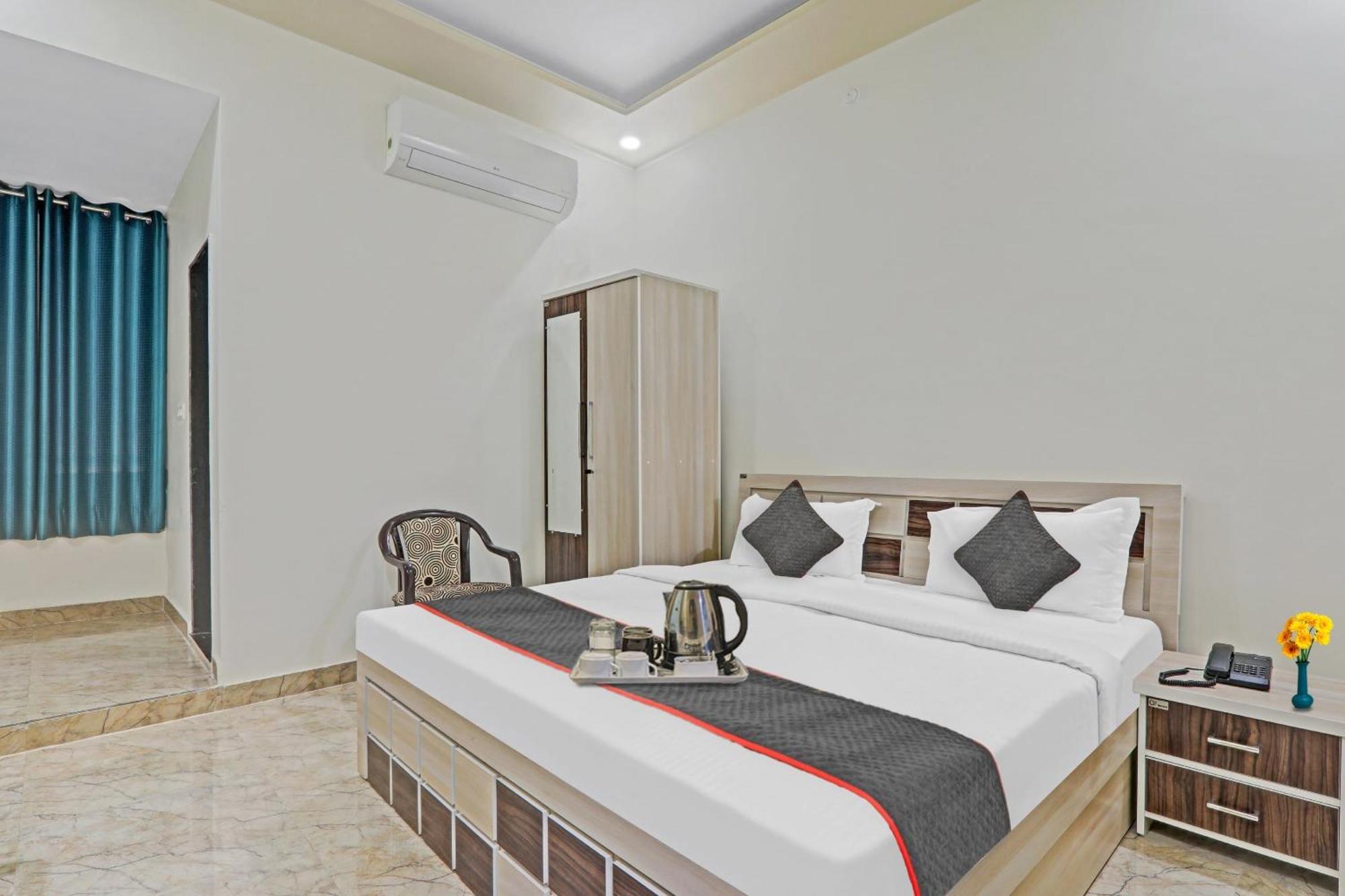 Townhouse P.S.Palace Near Amausi Metro Station Lucknow Exterior photo