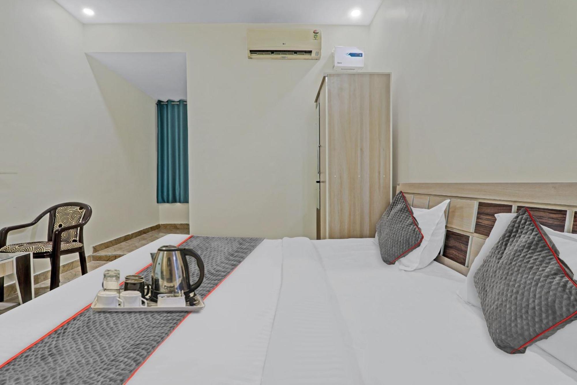 Townhouse P.S.Palace Near Amausi Metro Station Lucknow Exterior photo